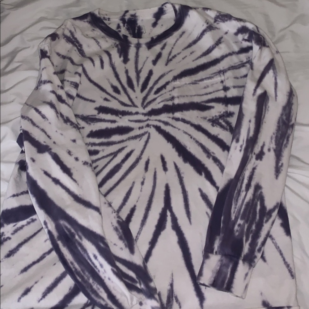 Small men’s tie dye